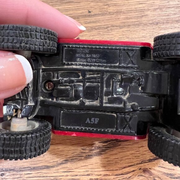 2006 Humvee McDonald's Red Hummer H1 4" Plastic Scale Model - Picture 6 of 6